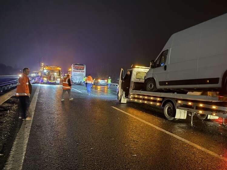 Konya plakalı TIR zincirleme kazaya karıştı! Çok sayıda yaralı var 19